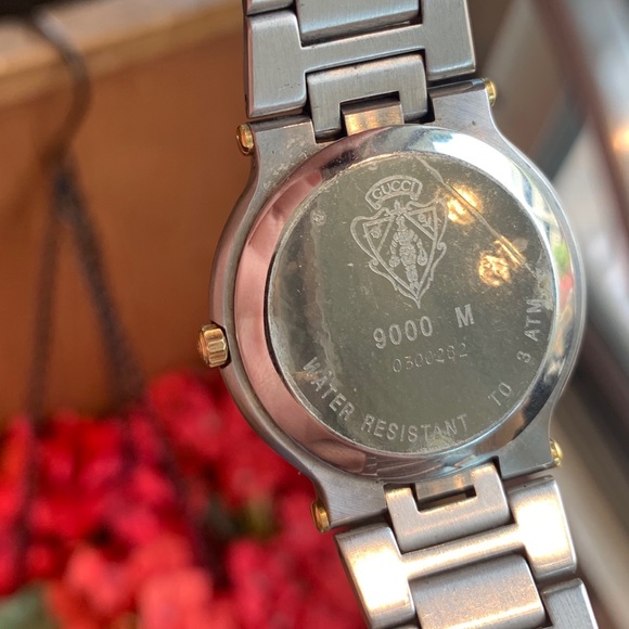 Two-Toned Vintage Gucci Watch - Picture 5 of 5